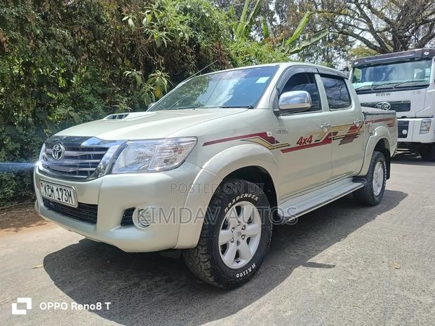 Toyota Hilux 2010 Silver