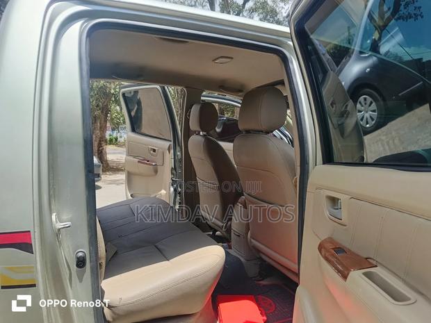 Toyota Hilux 2010 Silver