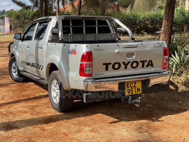 Toyota Hilux 2013 Silver