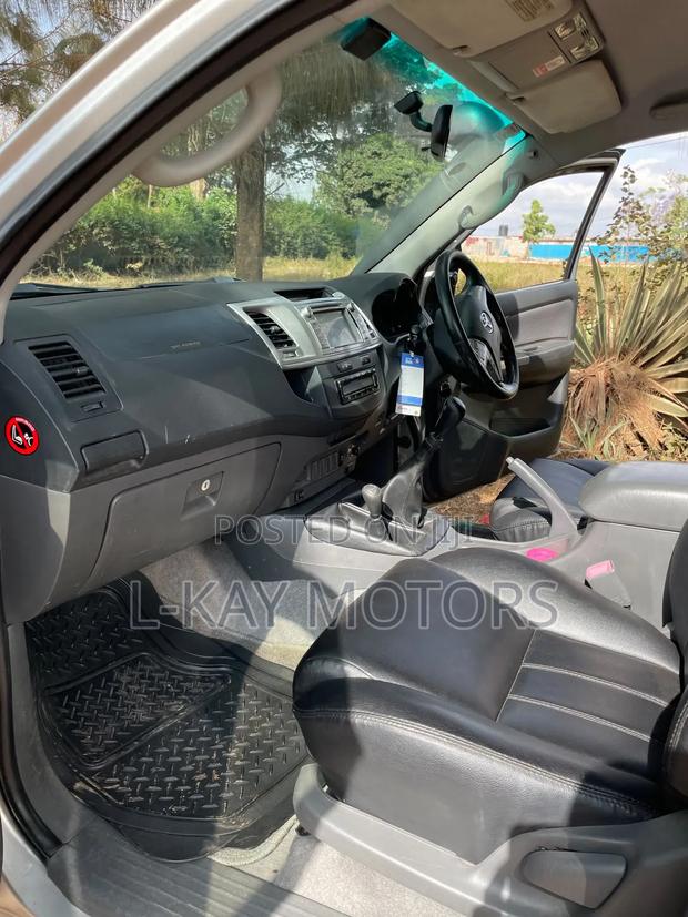 Toyota Hilux 2013 Silver