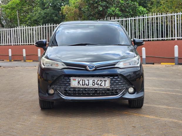 Toyota Corolla Fielder 1.5 Hybrid FWD 2016 Black