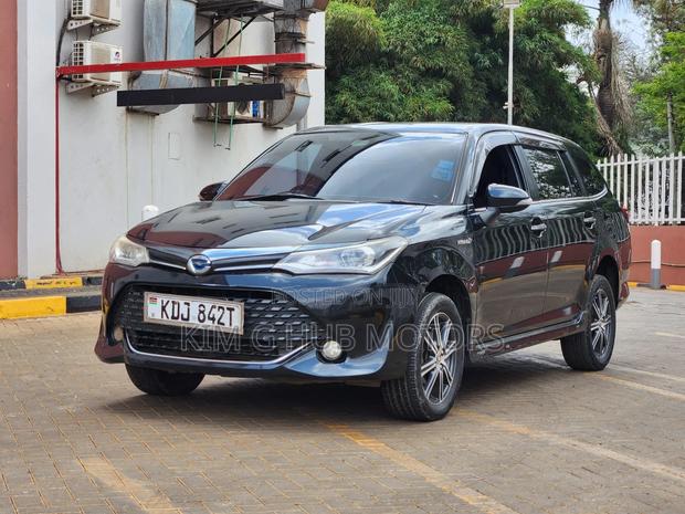 Toyota Corolla Fielder 1.5 Hybrid FWD 2016 Black
