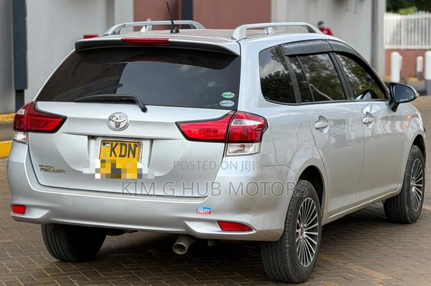 Toyota Corolla Fielder 2016 Silver