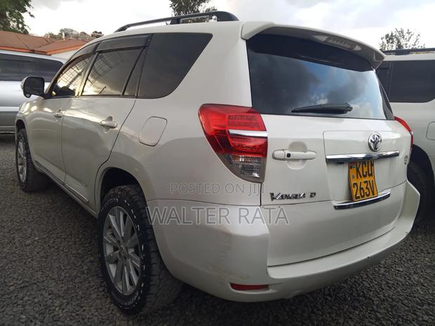 Toyota Vanguard 2012 White
