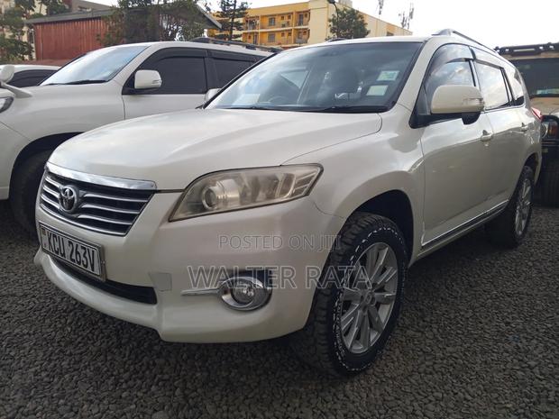 Toyota Vanguard 2012 White