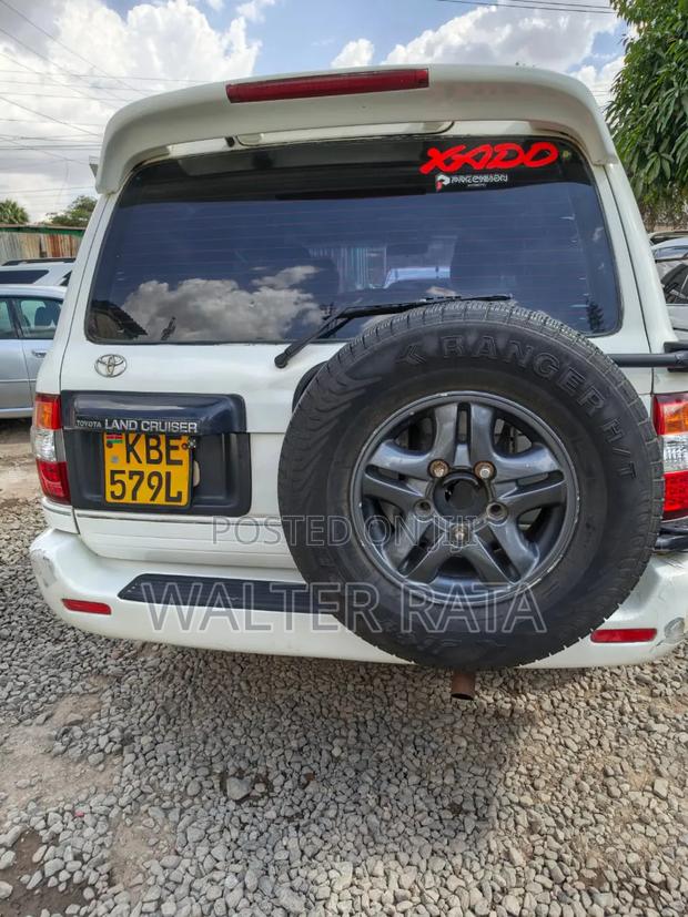 Toyota Land Cruiser 2005 White