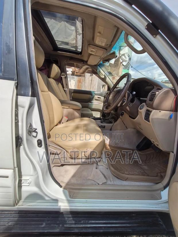 Toyota Land Cruiser 2005 White