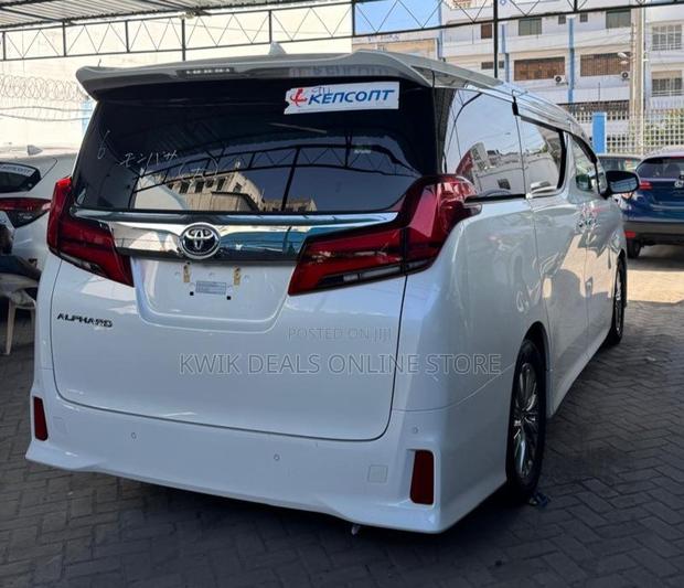 Toyota Alphard 2019 White