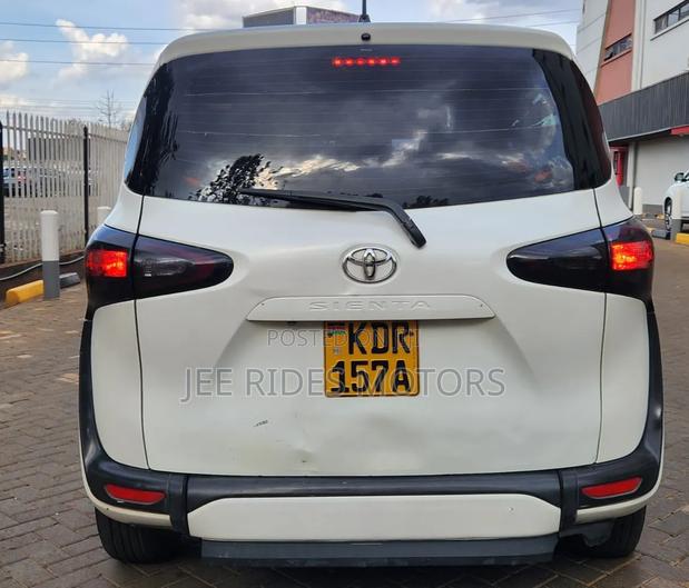 Toyota Sienta 2016 Pearl