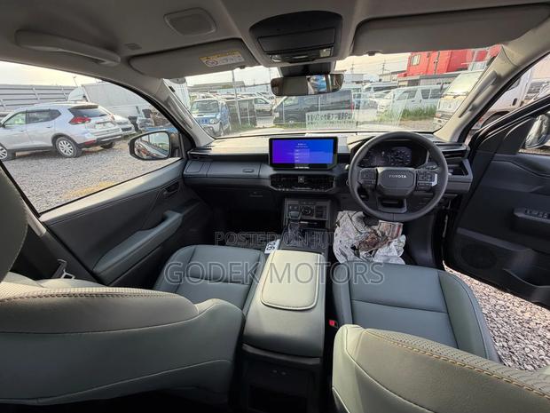 Toyota Hilux 2026 Black