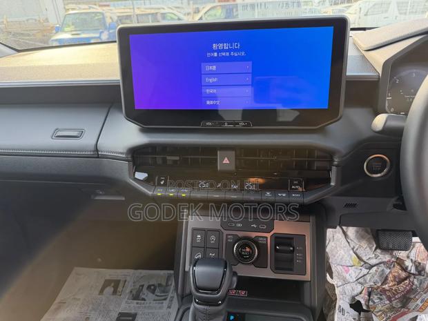 Toyota Hilux 2026 Black