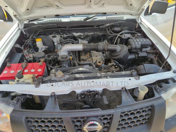 Nissan NP300 2006 White
