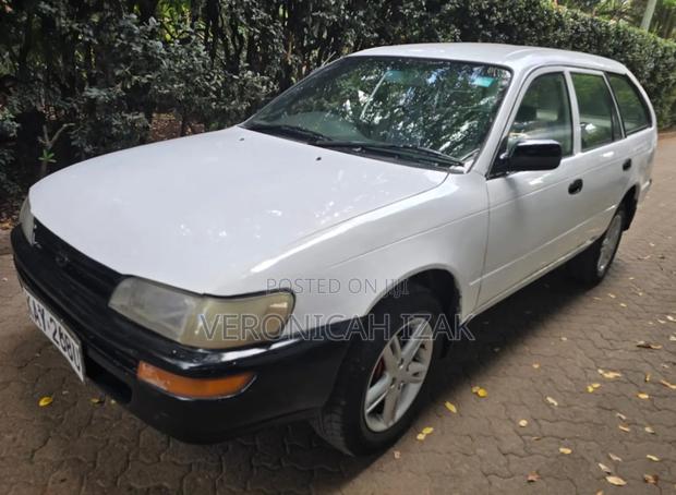 Toyota Corolla 1999 White