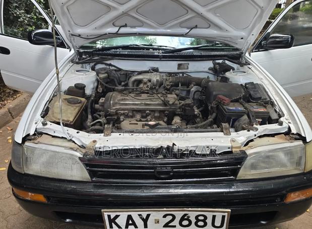 Toyota Corolla 1999 White