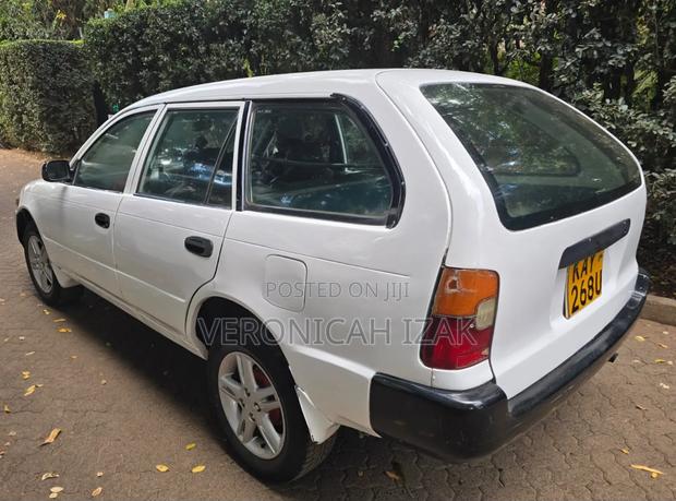 Toyota Corolla 1999 White