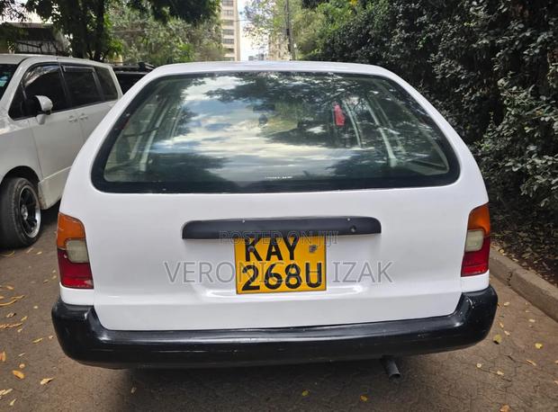 Toyota Corolla 1999 White
