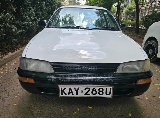 Toyota Corolla 1999 White
