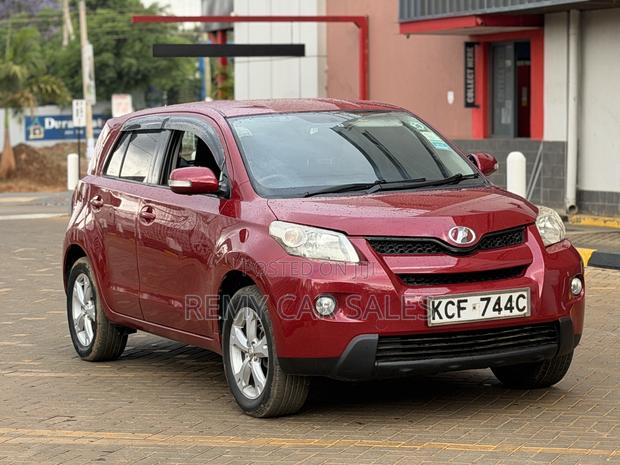 Toyota IST 2008 Red