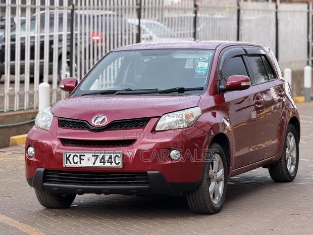Toyota IST 2008 Red