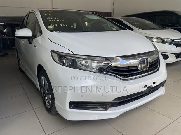 Honda Fit Shuttle 1.5 Hybrid 2WD 2019 White