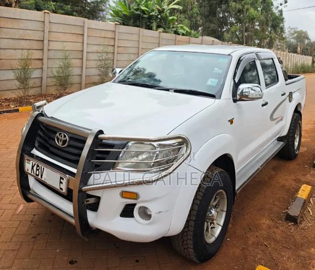 Toyota Hilux 2013 White