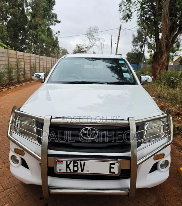 Toyota Hilux 2013 White