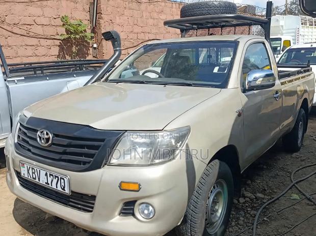 Toyota Hilux 2012 Beige