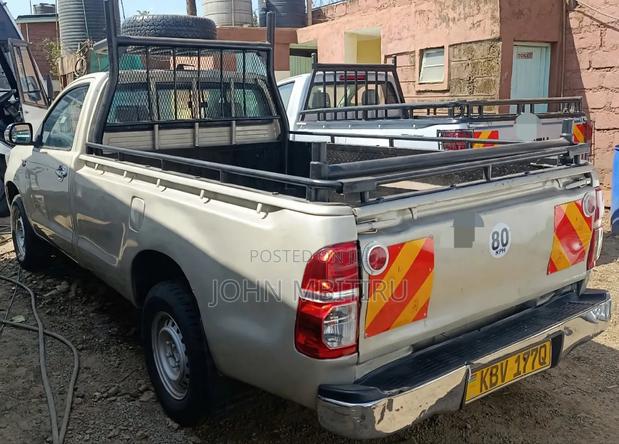 Toyota Hilux 2012 Beige