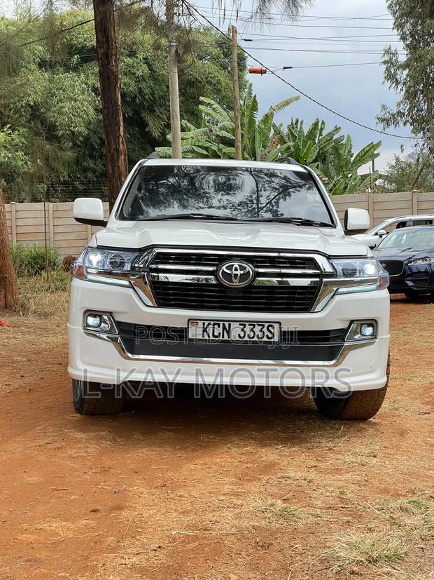 Toyota Land Cruiser 2010 White