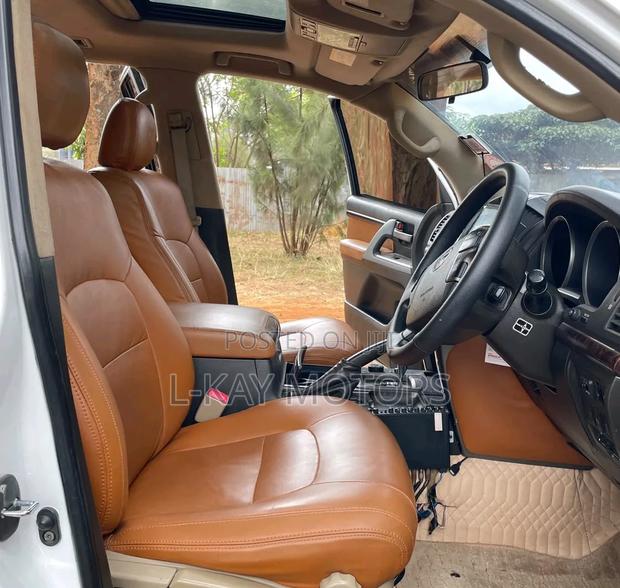 Toyota Land Cruiser 2010 White