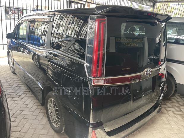 Toyota Noah 1.8 FWD Hybrid (7 seater) 2019 Black
