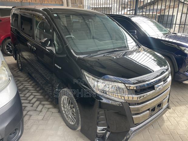 Toyota Noah 1.8 FWD Hybrid (7 seater) 2019 Black