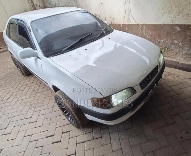 Toyota Corolla Sedan 1999 White