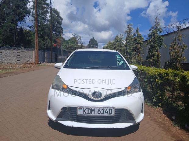 Toyota Vitz 2015 White