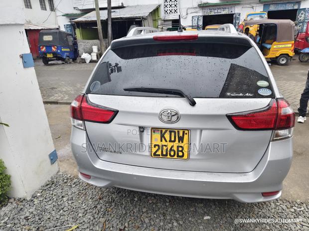 Toyota Corolla Fielder 1.5 Petrol FWD 2018 Silver