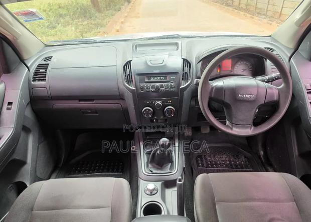 Isuzu D-MAX 2018 Gray
