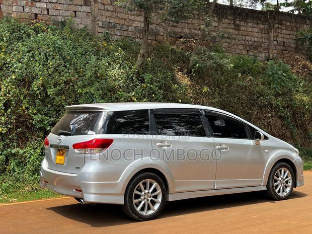 Toyota Wish 2012 Silver