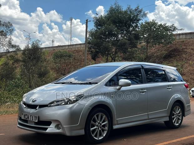 Toyota Wish 2012 Silver