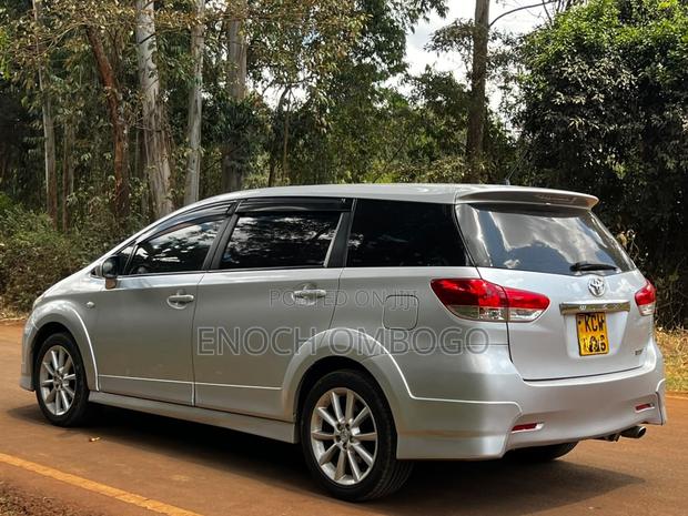 Toyota Wish 2012 Silver