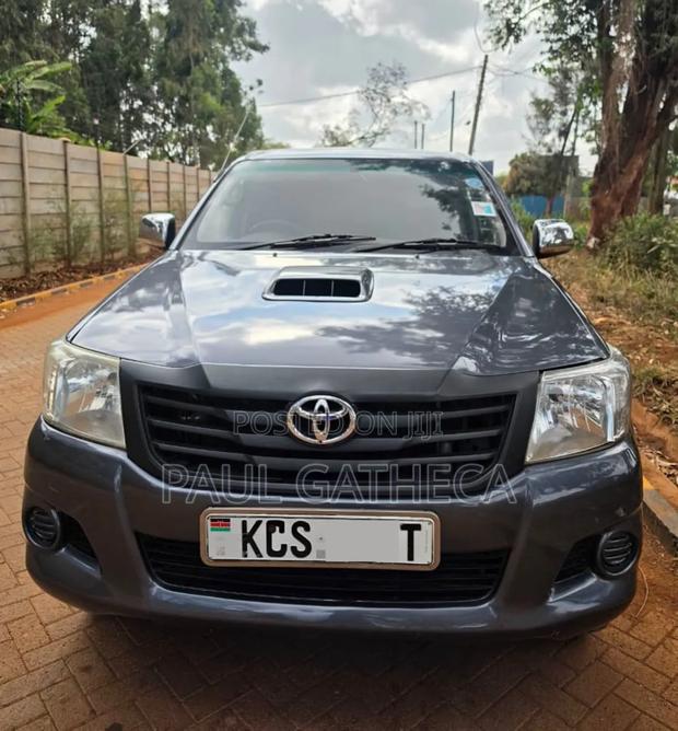 Toyota Hilux 2012 Gray
