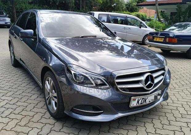 Mercedes-Benz E220 2015 Blue