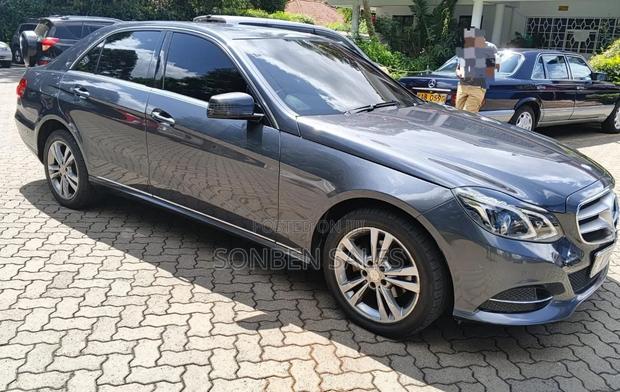 Mercedes-Benz E220 2015 Blue
