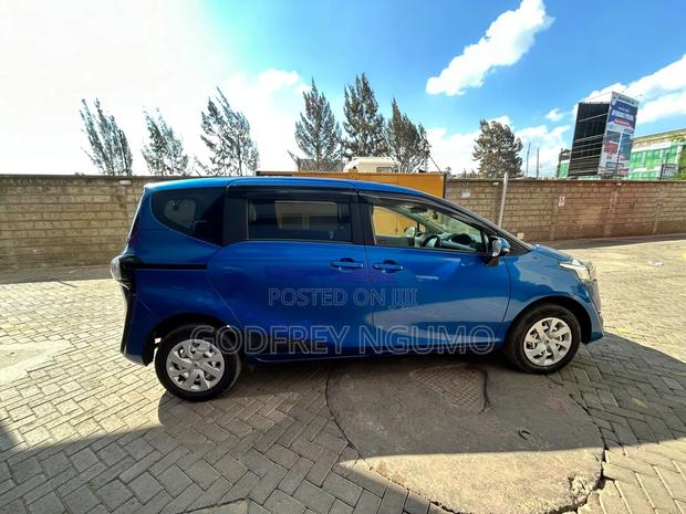 Toyota Sienta 2016 Blue