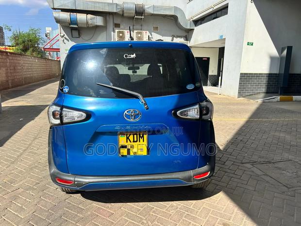 Toyota Sienta 2016 Blue