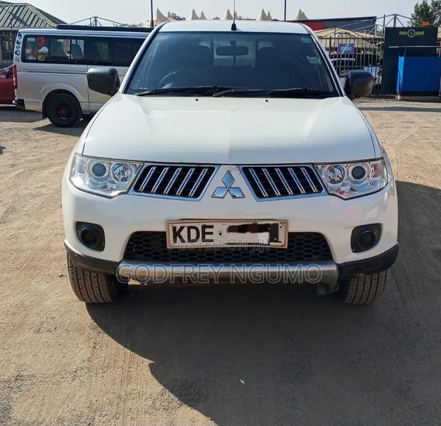 Mitsubishi L200 2014 White