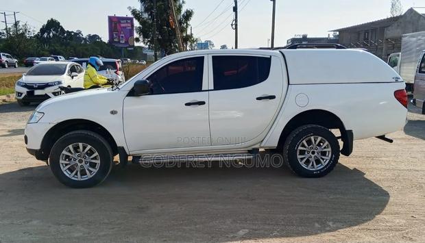 Mitsubishi L200 2014 White
