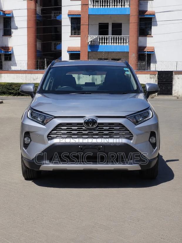Toyota RAV4 2021 Silver