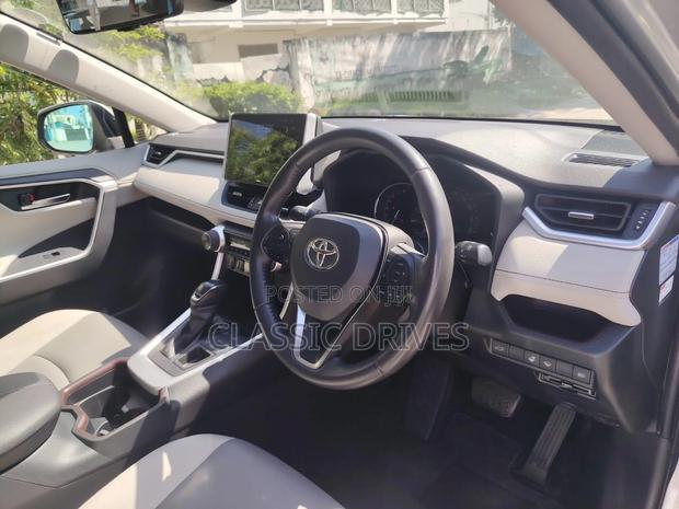 Toyota RAV4 2021 Silver