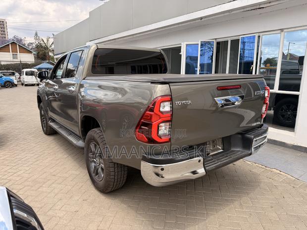 Toyota Hilux 2021 Green