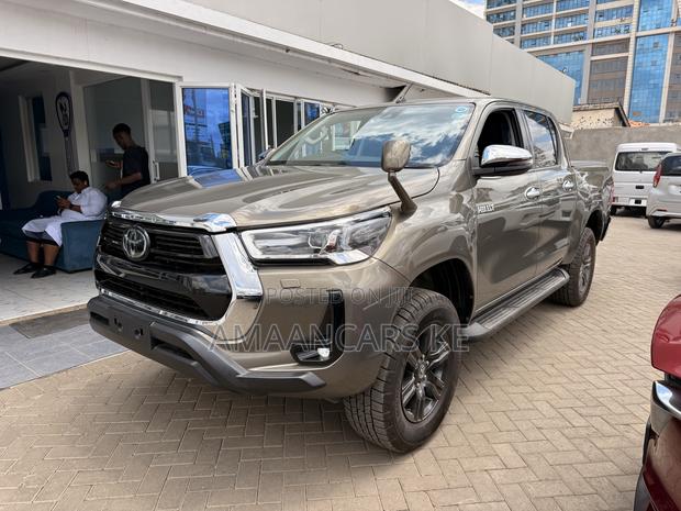 Toyota Hilux 2021 Green